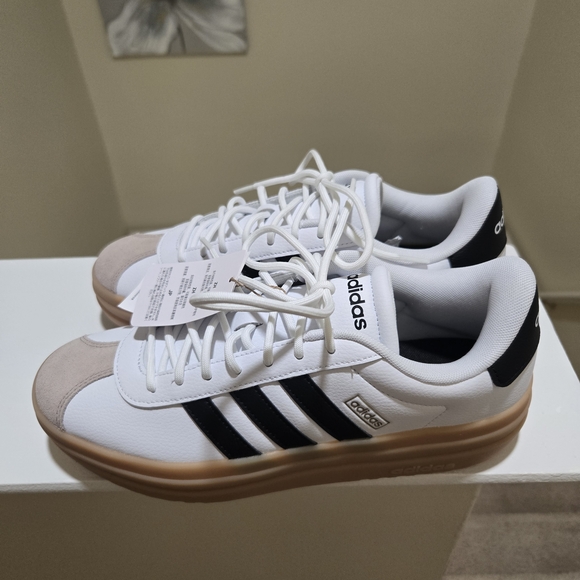*BRAND NEW* Adidas Sneakers - Picture 6 of 6